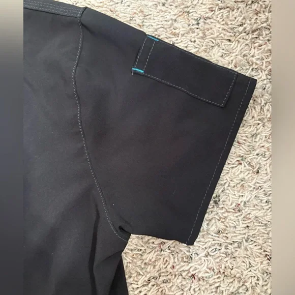 Carhartt Black Scrub Top with Teal Stitching Size Medium - Picture 4 of 7
